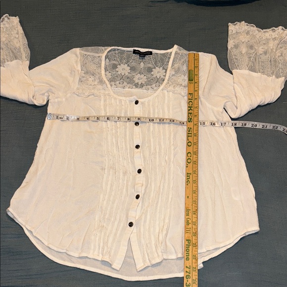 American Eagle Womens Cream Lace Blouse Bell Sleeves Lace Cuffs Boho Fairy Femme - Picture 10 of 16